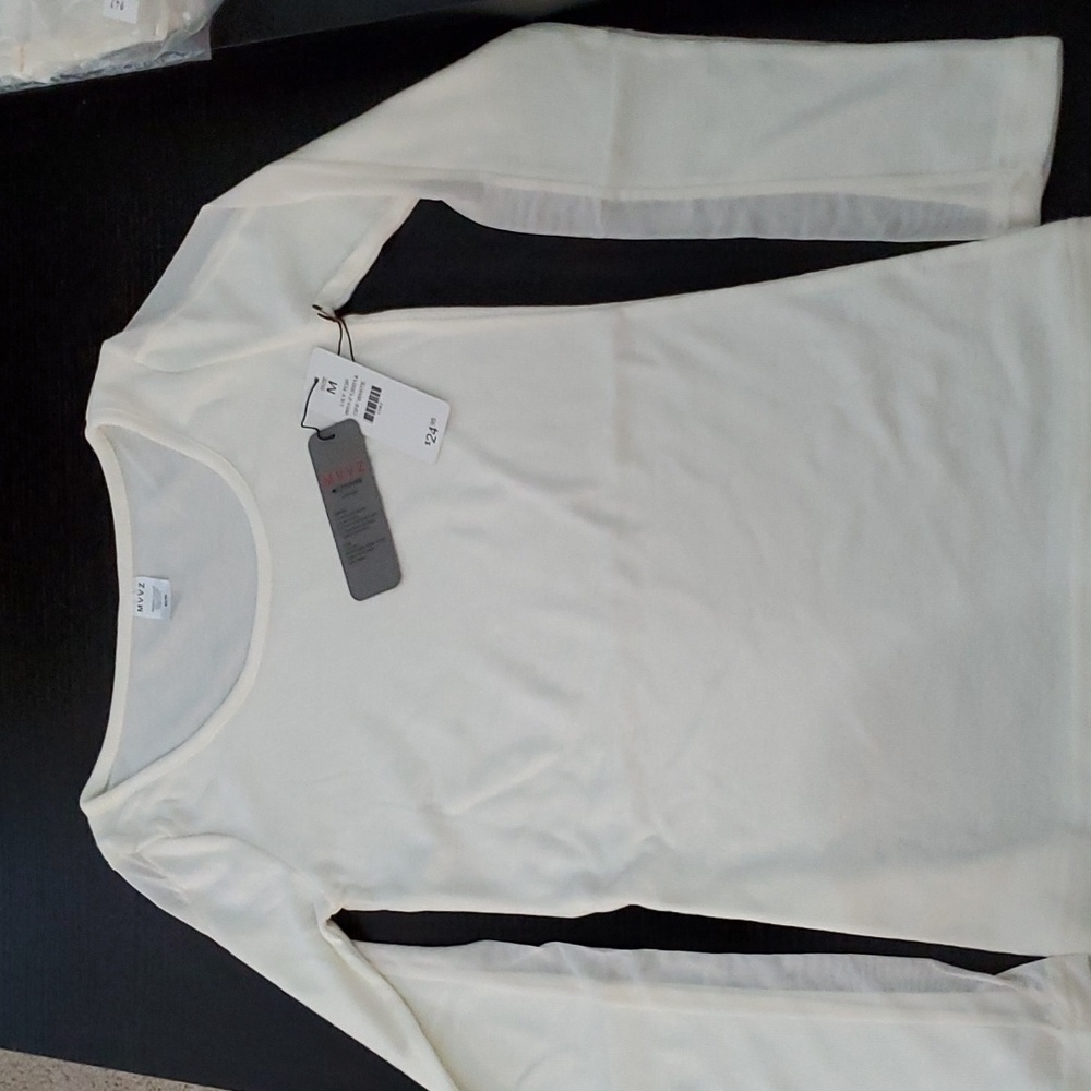 🎄5/$30🎄NEW Lily Top MVVZ